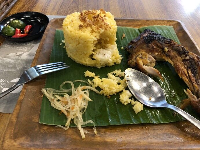 SMモールオブアジアで昼食：鶏とガーリックライス