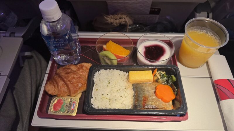 カタール航空成田発ドーハ行きの機内食2食目